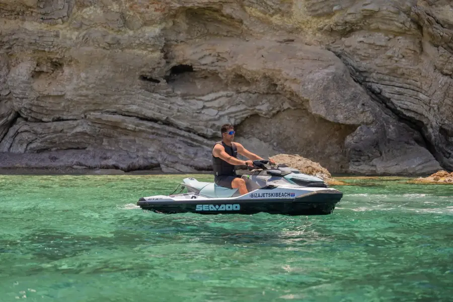 Excursión en moto de agua a Cala Tarida, Ibiza